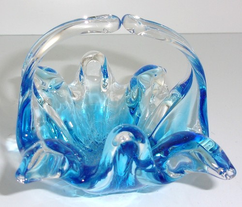 Vintage ART GLASS Stretch Glass Basket 3" Trinket Tray Blue Into Clear Glass - Imagen 3 de 11