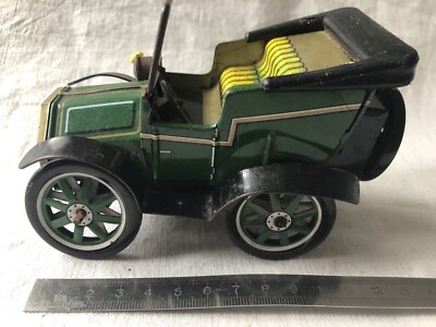Jouet ancien Voiture en tôle mécanisme à ressort