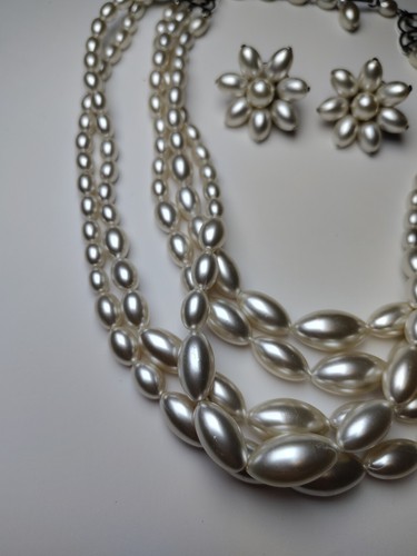 VTG 5 Layer Multi Strand Oval Faux Pearl Choker Necklace & Clip On Earrings Set - Picture 5 of 12