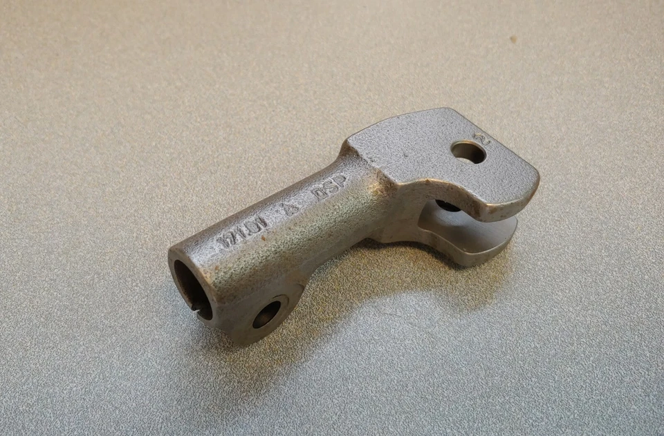 VERY NICE USED ORIGINAL GENUINE PORSCHE 914 FRONT SHIFT ROD COUPLER SIDE SHIFT - Image 2 of 4