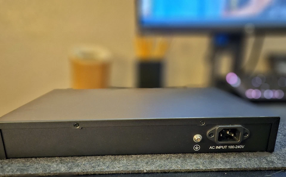 MokerLink 8 Port 10Gbps Etheret Switch, Support 10G/5G/2.5G/1000M/100M Auto-N... - Image 2 of 4