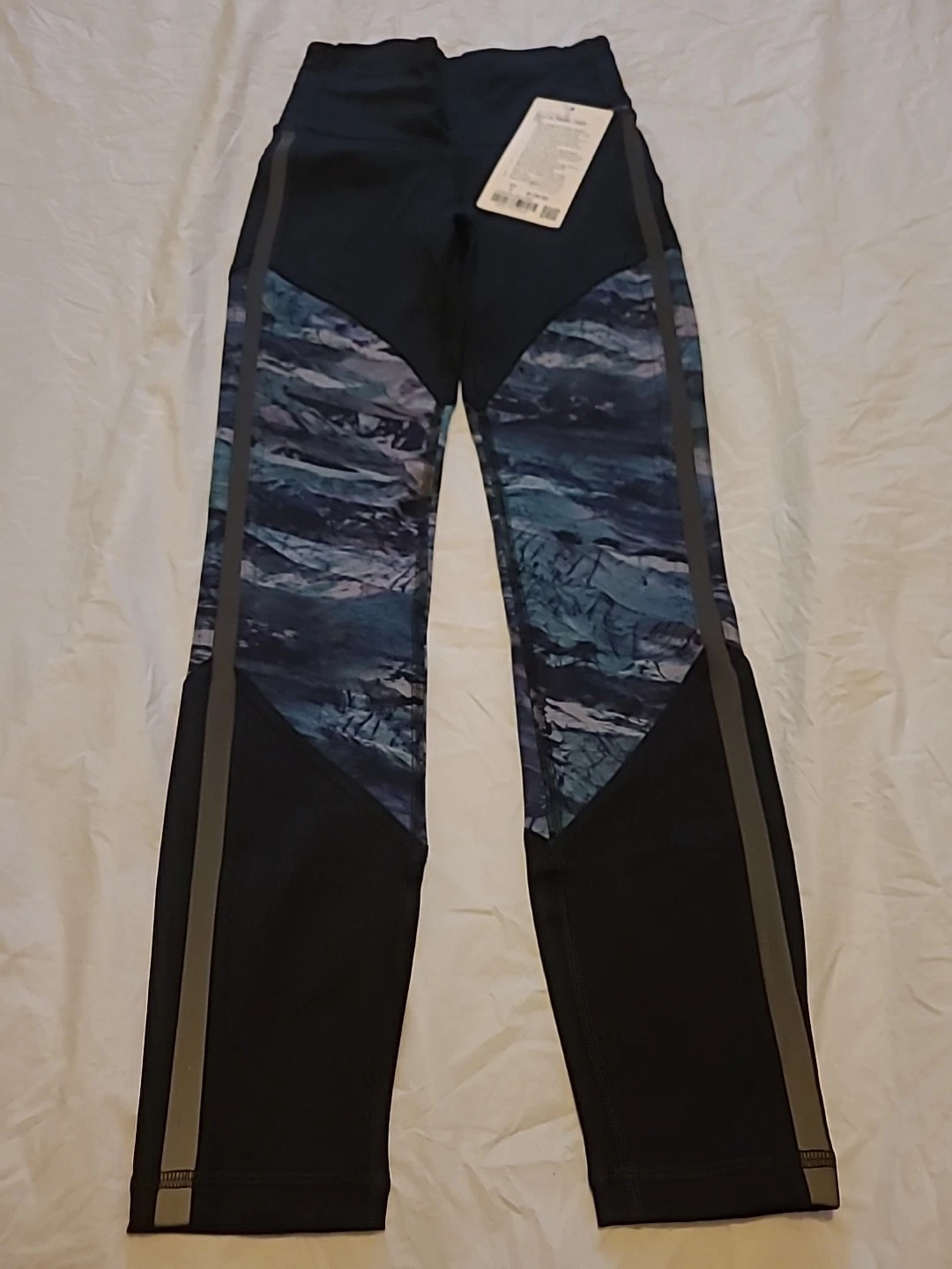 Lululemon run to reset tight 25" black frozen island multi