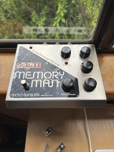 Electro Harmonix Deluxe Memory Man MN3005 Chips Analog Delay Pedal Holy Grail