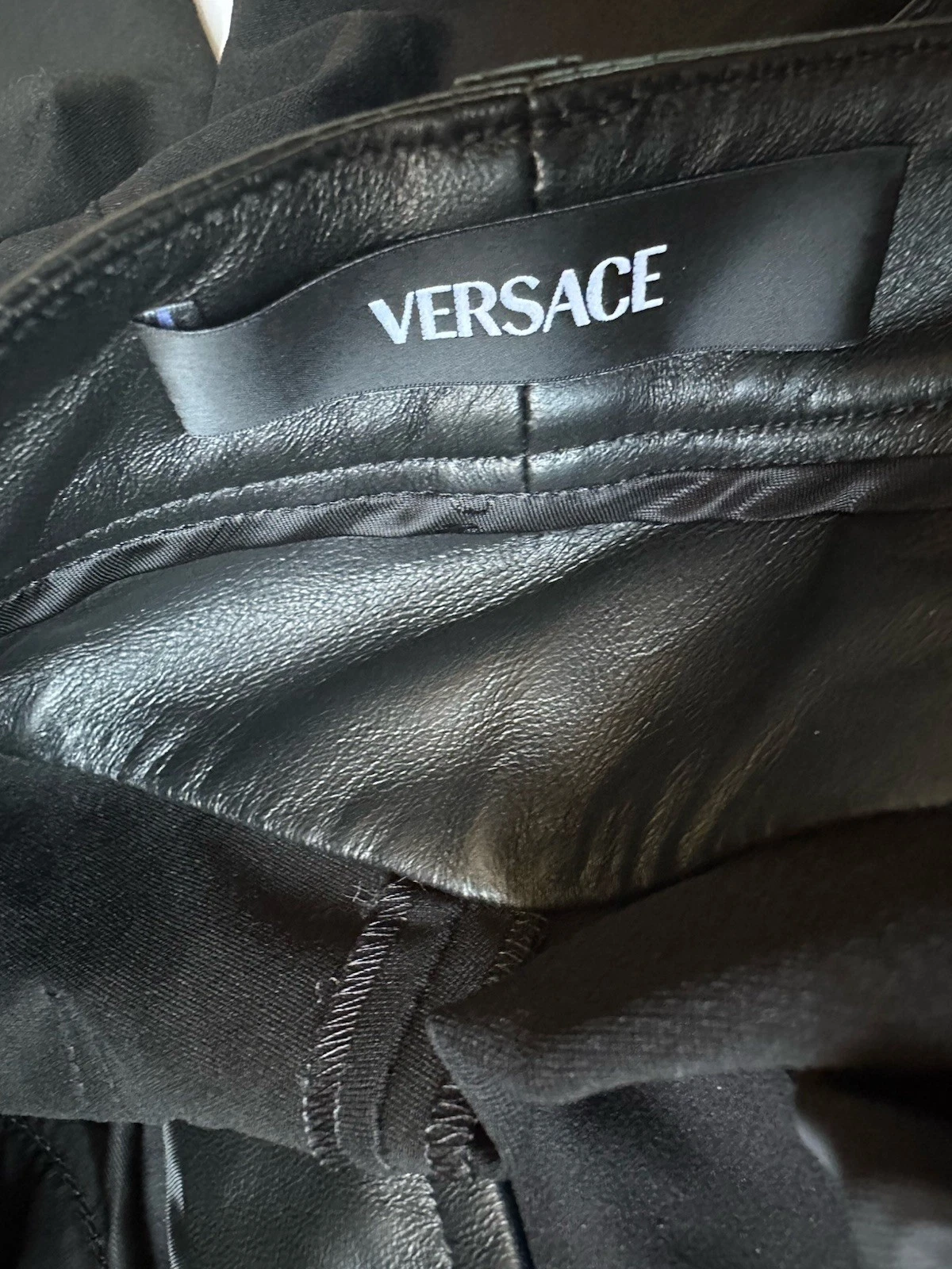 Versace pantaloni donna neri pelle tessuto 6 US (40 euro) 1014419 nuovi con etichette $2100