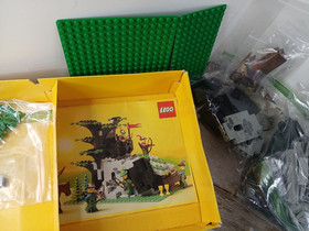 Vintage 1987 LEGO Legoland Castle: Camouflaged Outpost (6066) Complete