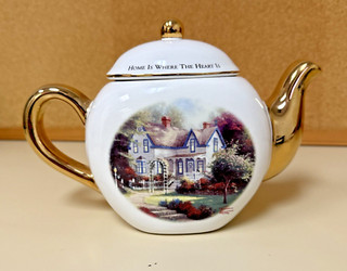 THOMAS KINKADE TELEFLORA GIFT TEAPOT HOME IS WHERE THE HEART IS GOLD TRIM