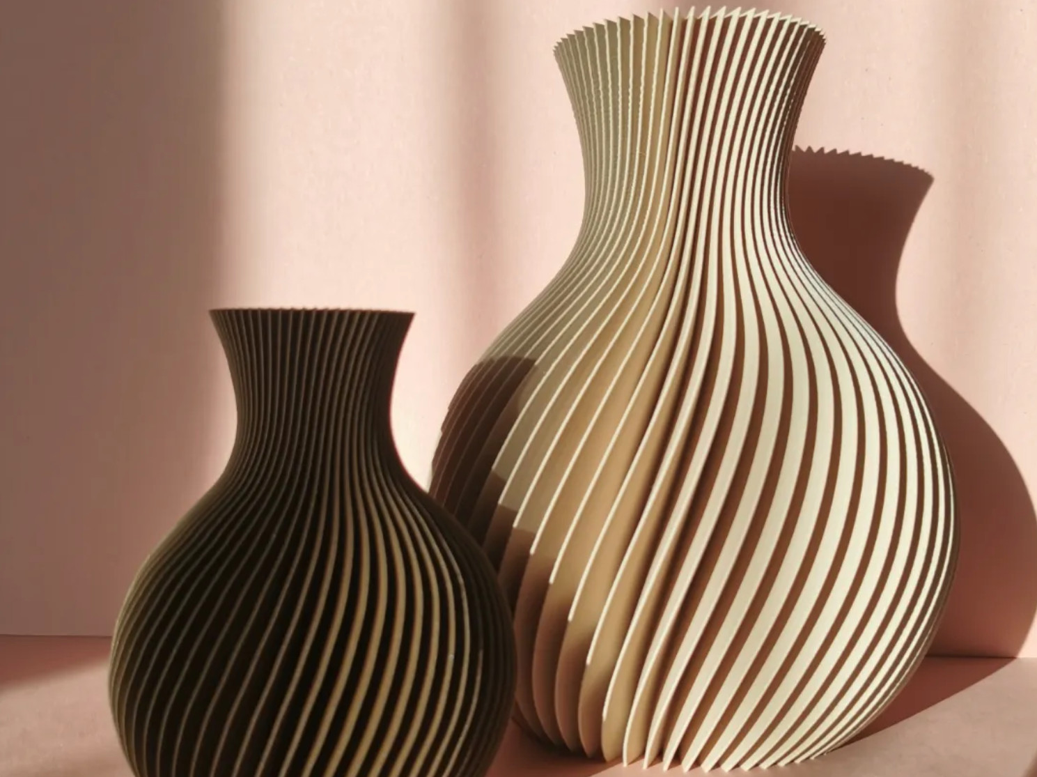 Vase poétique en grès blanc mat évocation nature pour une ambiance zen