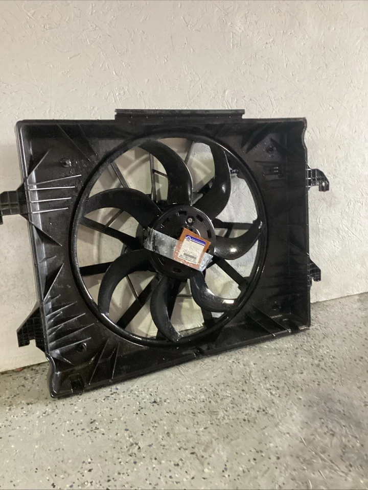 Ventilador de refrigeración del radiador 1500 2019-2024 Jeep Grand Wagoneer 68275634AD Foto 4 de 4