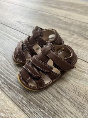 Little Mae's Boutique Brown Sandal Squeaky Shoes for Toddler Boys Size 6