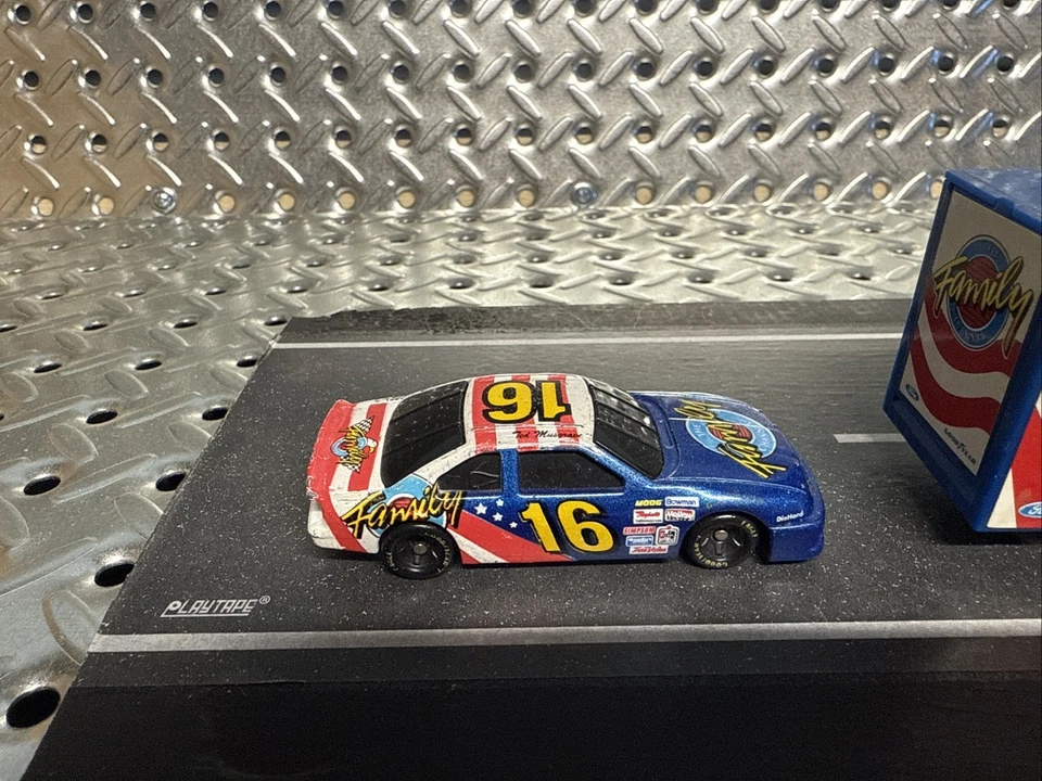 Ted Musgrave #16 NASCAR Racing Champions 1:64 Scale Racing Team Transporter 1996 - Image 2 of 4