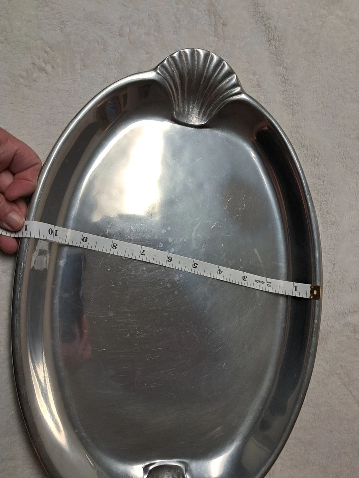 BANDEJA WILTON ARMETALE SCLP HDL LG OVL 16 1/2” x 10 3/4” x 1” Foto 3 de 4