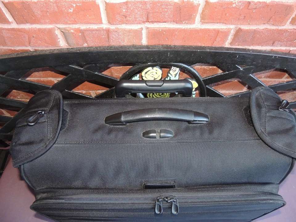 BRIGGS & RILEY Baseline Deluxe Black Nylon Wheeled Garment Bag U374-4 VGC - Image 3 of 4