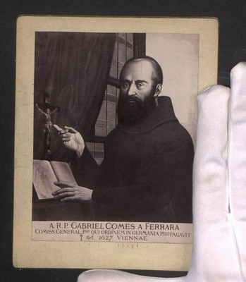 Fotografie Portrait von A.R.P. Gabriel Comes A Ferrara am Schreibtisch 