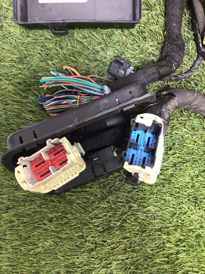 ✅ 2013 CHEVY EXPRESS 2500 Engine Fuse Box W/ Main HarnessPn:22767373 OEM - Image 2 of 4