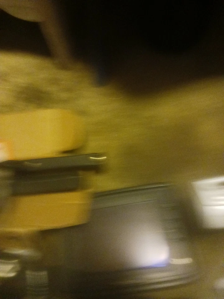 Monitores de video Sound Storm de 5,6 pulgadas con reposacabezas Tft Foto 4 de 4