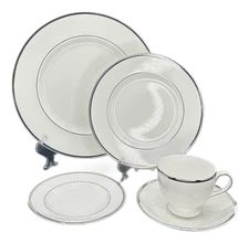 Wedgwood Sterling 5 Piece Place Setting Bone China England NWT