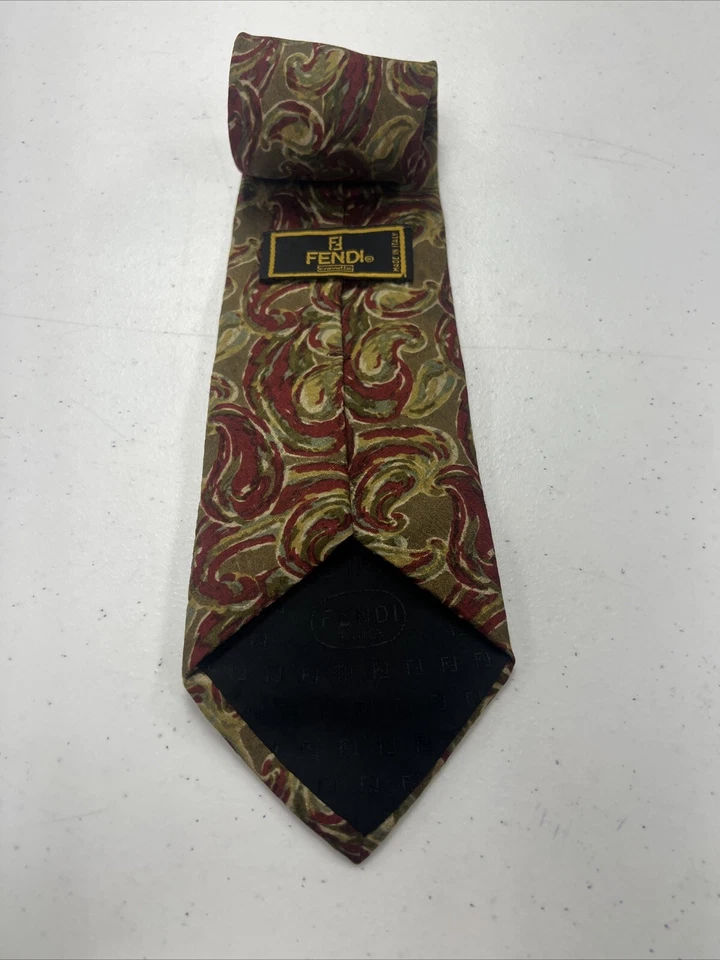Corbata de cuello Fendi verde oliva y rojo borgoña cachemir seda para hombre $395 Foto 2 de 4