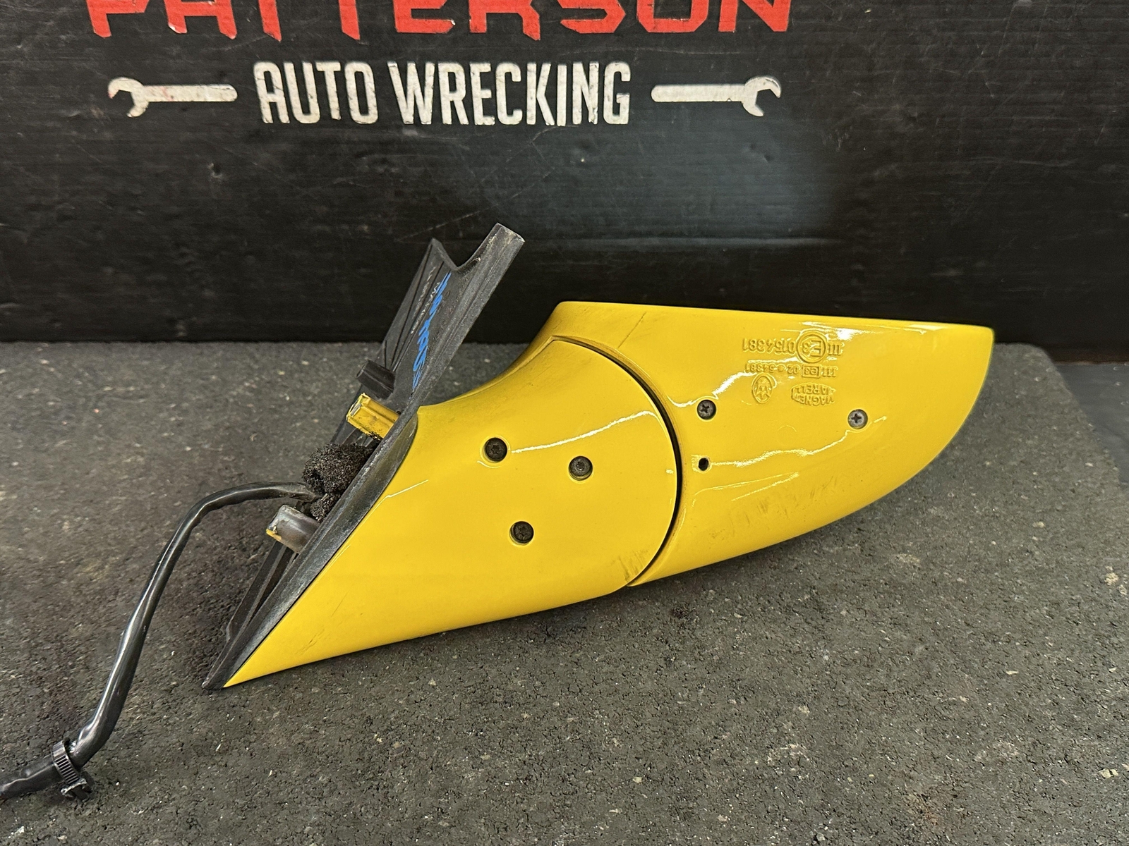 02-06 MASERATI SPYDER PASSENGER RH SIDE DOOR MIRROR YELLOW GIALLO 231246