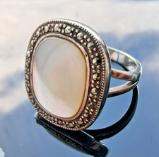 VINTAGE 925 STERLING SILVER 14x11 mm. MOTHER OF PEARL MARCASITE RING SIZE 7.75