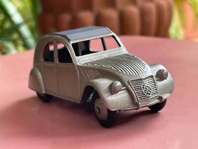Dinky Toys 24T – Citroën 2CV Bordeaux 1/43 – Jouet Ancien France