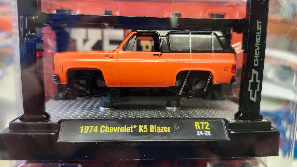 M2 Machines Model Kit Chevrolet R72 #24-28 1974 Chevrolet K5