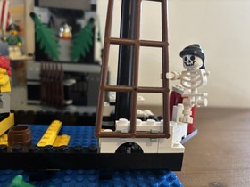 Lego Pirates 6281 Pirates Perilous Pitfall- Minifigs, Manual, and Red Trap Door 