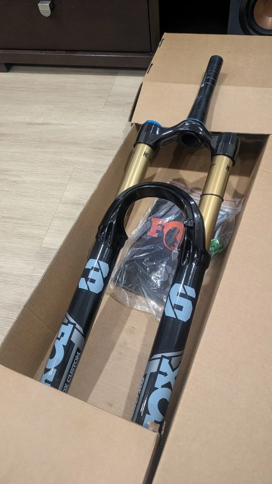 Horquilla de suspensión delantera Fox Factory 36 160 mm Grip2 29/27+ Kashima Foto 2 de 4