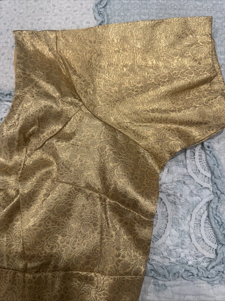 Nueva Blusa Para Sari Muy Hermosa Color Dorado En Tela Kimkhab, Talla Grande Foto 2 de 4