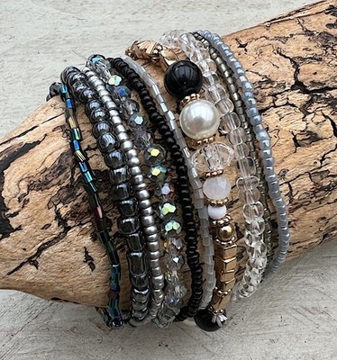 10-teiliges Armband Set Perlenarmband BoHo Surfer Glasperlen schwarz, grau, bunt
