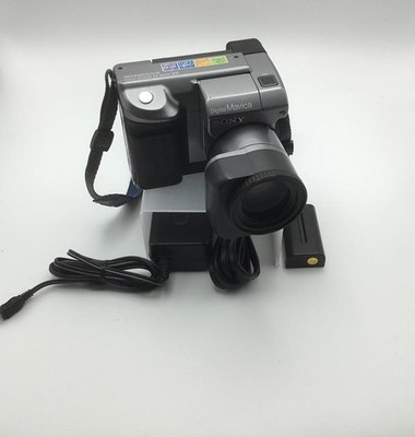 Sony Mavica MVC FD91 0.9MP Digital SLR Camera - Black & Metallic