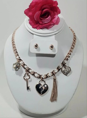 Collana e orecchini vintage anni 90 designer GUESS charm tono oro rosa chiave cuore nuovi con scatola - Foto 7 di 11