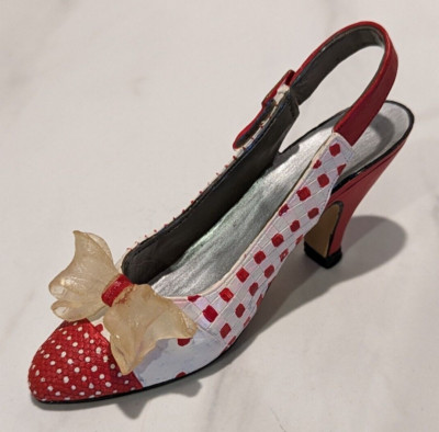 NOSTALGIA IF THE SHOE FITS Red/White Slingback Pump Signed  Lance  #12/99