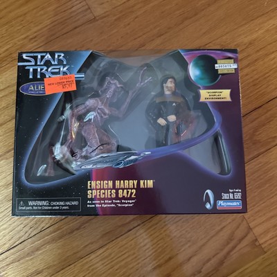 Playmates Star Trek Alien Series Action Figure - ENSIGN HARRY KIM & SPECIES 8472