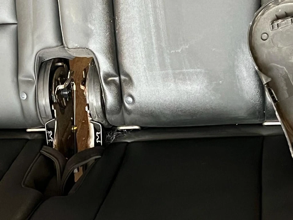 GMC Chevrolet Tahoe 2007-2020 2020 segunda fila cuero negro asientos traseros en chasis Foto 3 de 4