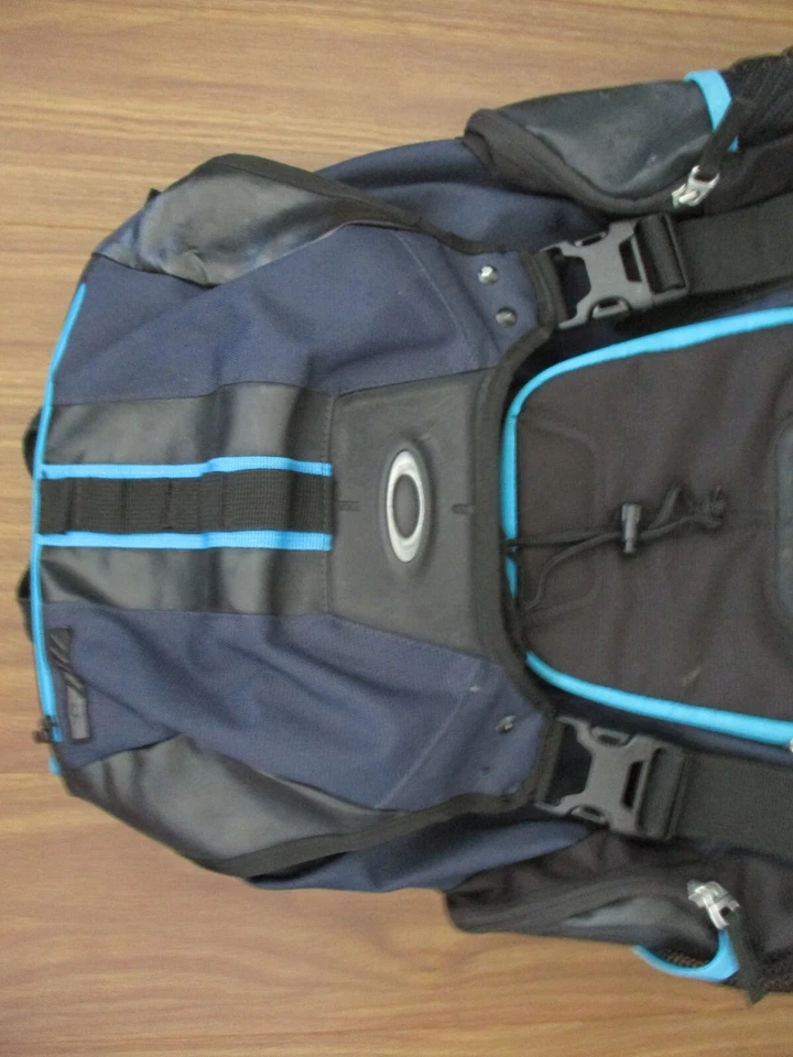 Paquete Mochila Oakley Icon Azul Marino Negro Gorpcore Táctico De Colección Y2k Foto 3 de 4