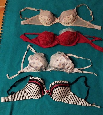 4er Set BHs davon 3 mit Bügel Gr. 95C sehr guter Zustand
