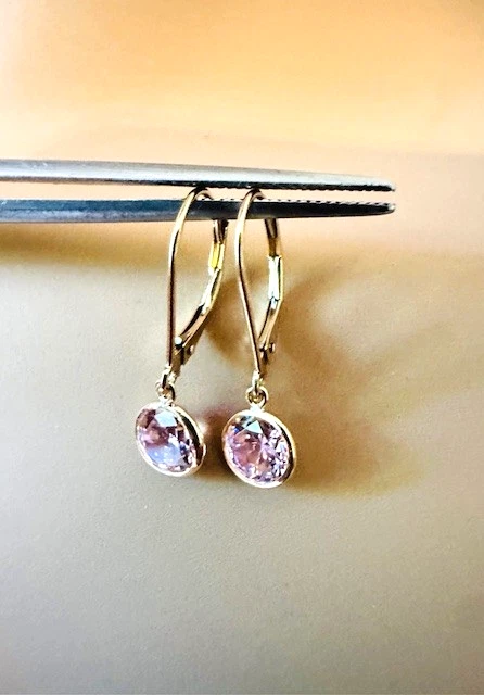 Pendientes colgantes Estate de turmalina rosa claro de oro amarillo de 14 quilates Foto 2 de 4