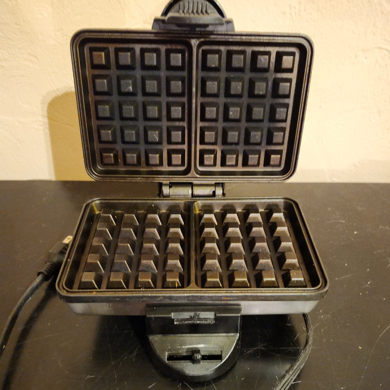 Vintage GE Electric Waffle Iron vtg
