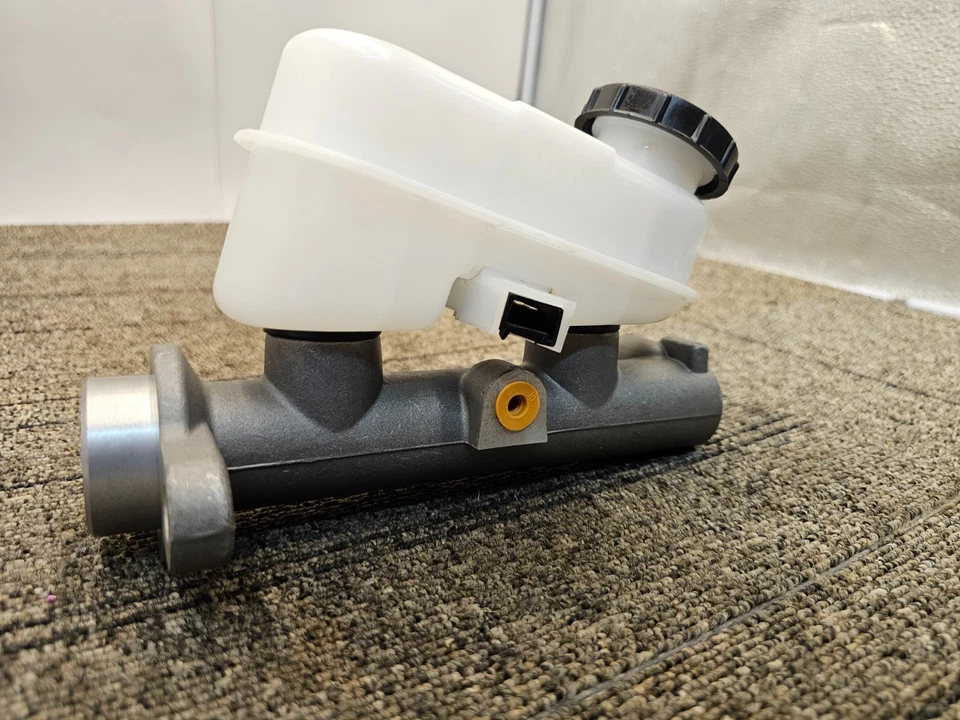 Cilindro maestro de freno profesional ACDelco 18M750 para modelo Saturn SC2 1993-1999 Foto 4 de 4