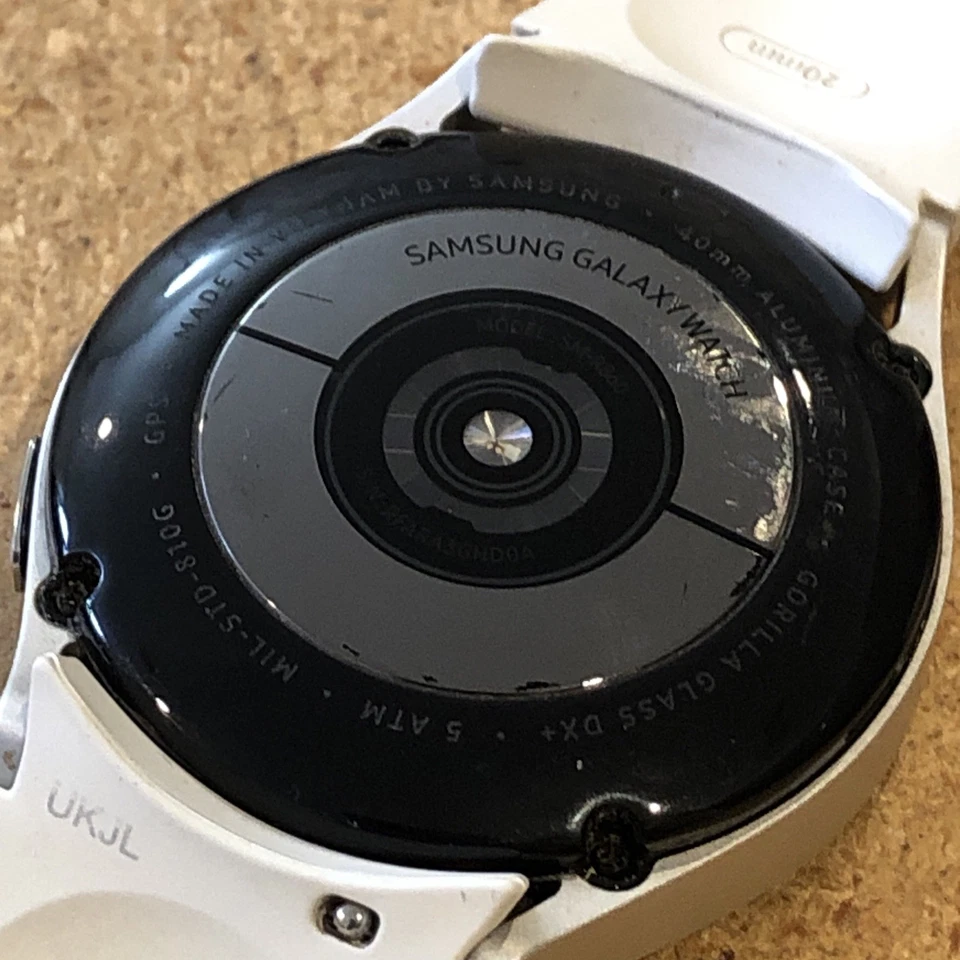 Samsung Galaxy Watch 4 40mm GPS Wifi Bluetooth Smartwatch SM-R860 Silver S/M - Image 3 of 4