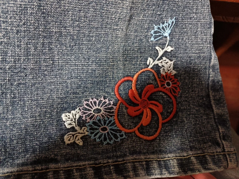 Pantalones de mezclilla bordados acampanados elásticos azules Canyon River años 90 Y2K niñas talla 8 Foto 4 de 4