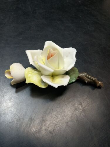 Vintage Porcelain Open Pink Rose and Closed Buds on a Branch Capodimonte Style - Afbeelding 1 van 12