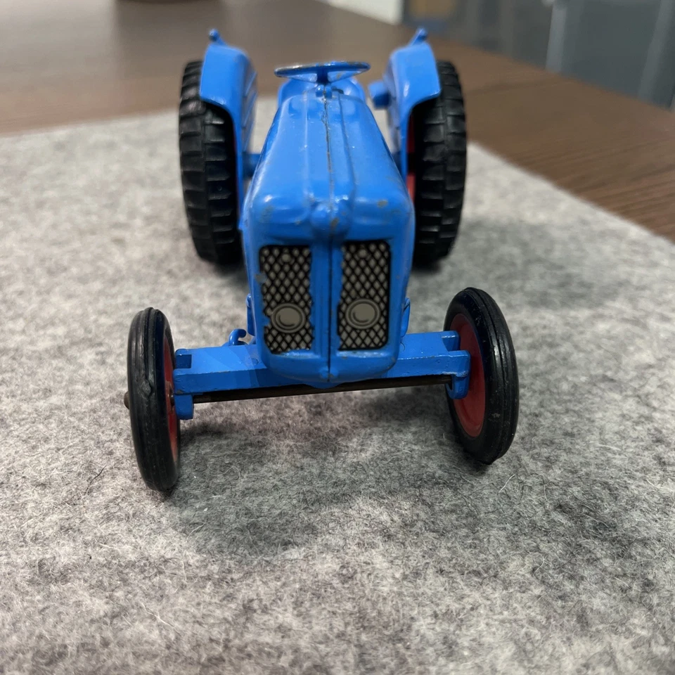 Vintage Crescent Toys England 1/32 Scale Blue Ford Fordson Dexta Farm Tractor VG - Image 2 of 4