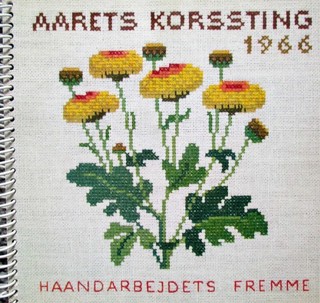 Haandarbejdets Fremme Arets Korssting 1966 by Gerda Bengtsson