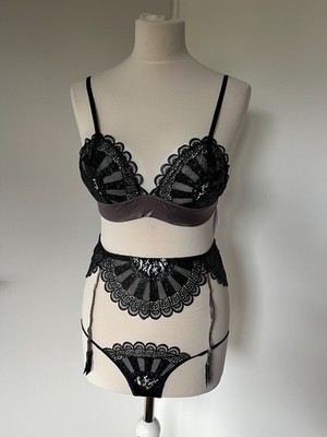 Madame V Opium Non Padded Lace Triangle Bra Set With A Thong & Suspender Belt S