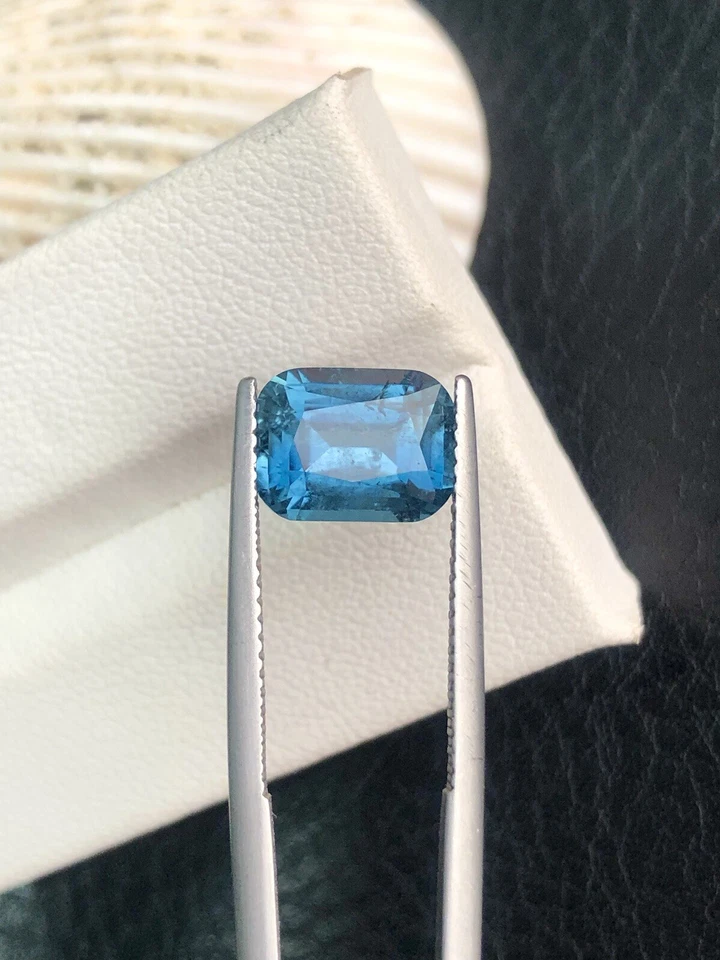 ~~3 quilates hermosa pieza facetada turmalina color azul 😍 Foto 2 de 4