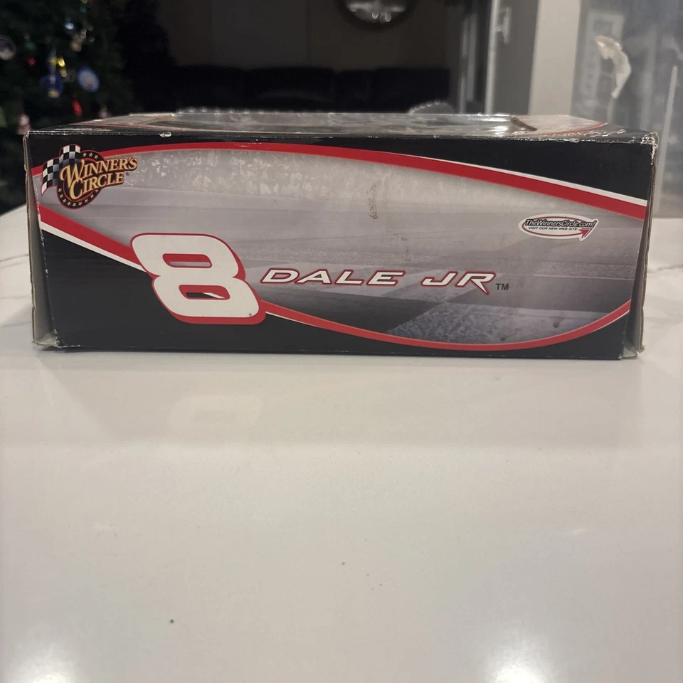 DALE EARNHARDT JR. #8 2006 WINNER'S CIRCLE 1:18 SCALE DIE CAST NEW IN BOX - Image 3 of 4