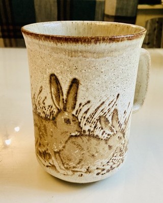 Vintage Dunoon Keramik Becher geprägt Wildhasen Landschaft Steinzeug sehr guter Zustand