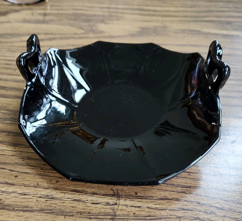 Vintage L.E Smith Black Amethyst Glass Bonbon Curved Edge Dish Mt. Pleasant