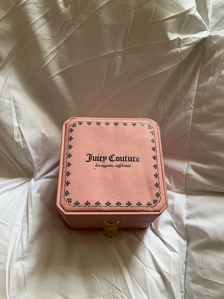 Reloj Juicy Couture Cara Rosa Caliente con Bisel Oro Rosa Dije Colgante Foto 4 de 4